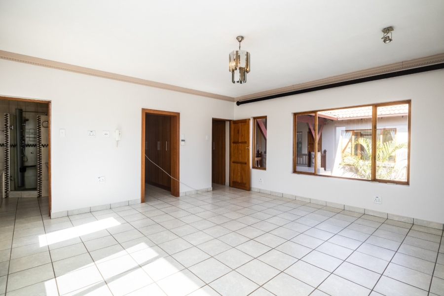 5 Bedroom Property for Sale in Birdwood Estate North West